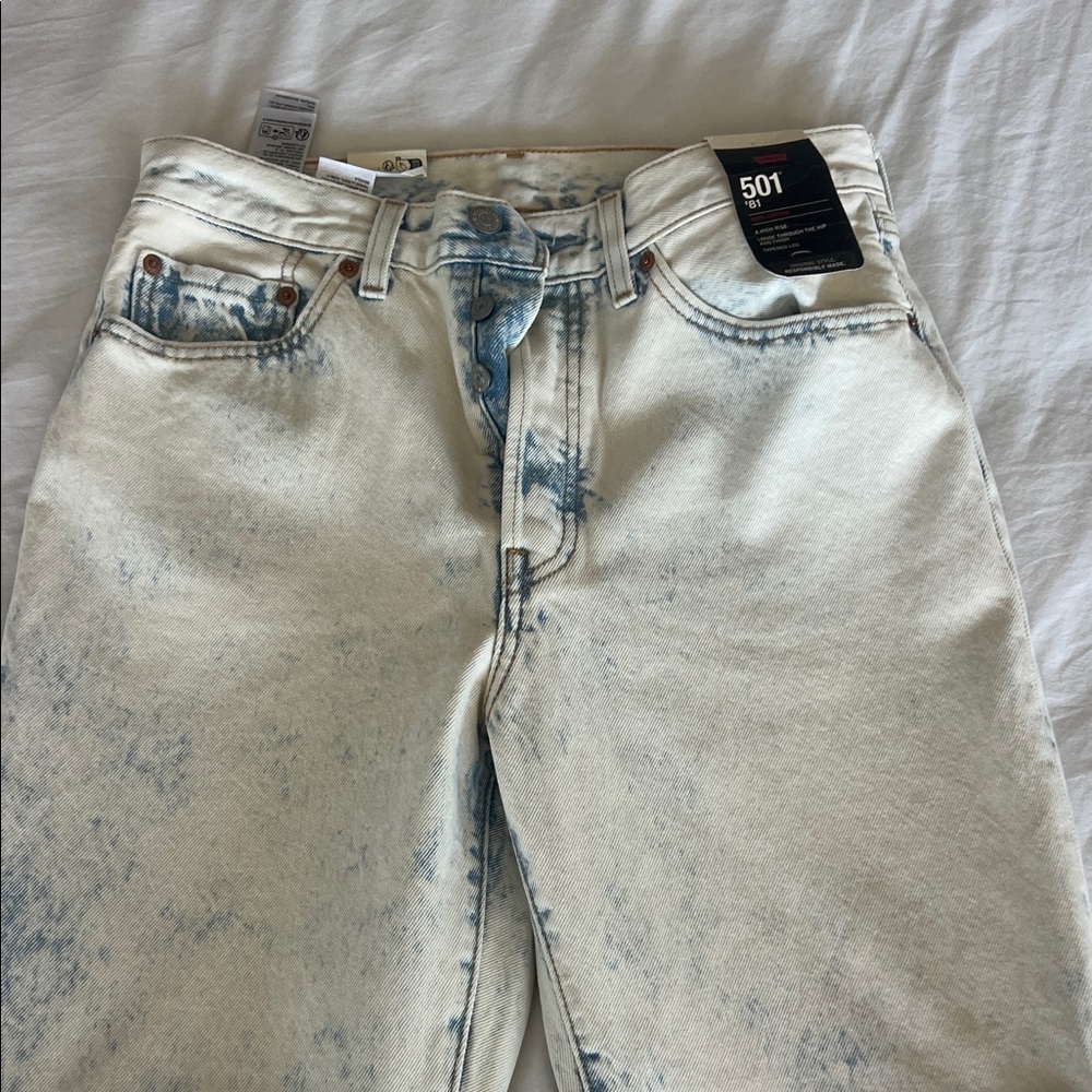 Levi's women’s white wash White and Blue Straight Jeans